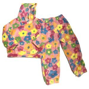 Size 4 years • Brand new Girls flowered sweat suit size 4t two piece top and bot